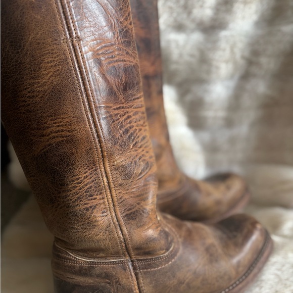 Frye Campus 14L Boots In A Distressed Brown Leather - Picture 4 of 11